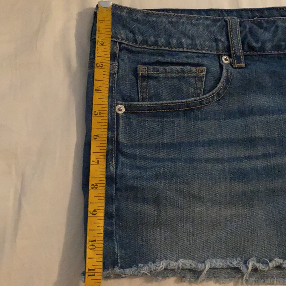 Size 6 American Eagle blue jean mini skirt - Picture 5 of 5